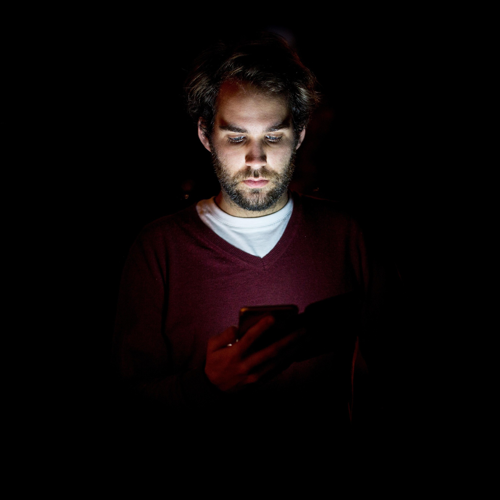 Uzależnienie od telefonu – jak rozpoznać, zrozumieć i pokonać cyfrowy nałóg